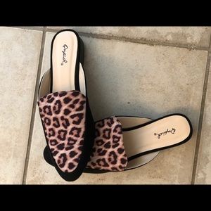 qupid flat cheetah print mules